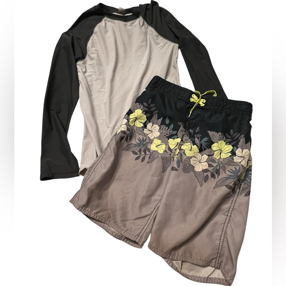 Boys Old Navy Rashguard & Swim Trunks XL Gray Black Floral